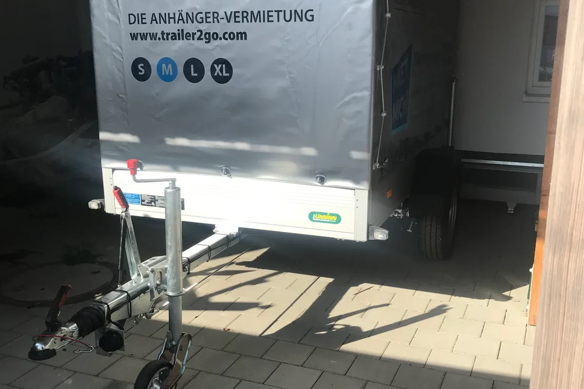 Anhänger  M
Tieflader mit Plane, 1.3t